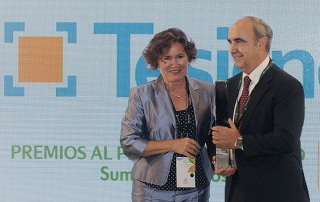 Santiago recogiendo el Premio a Mejor Proveedor del 2017